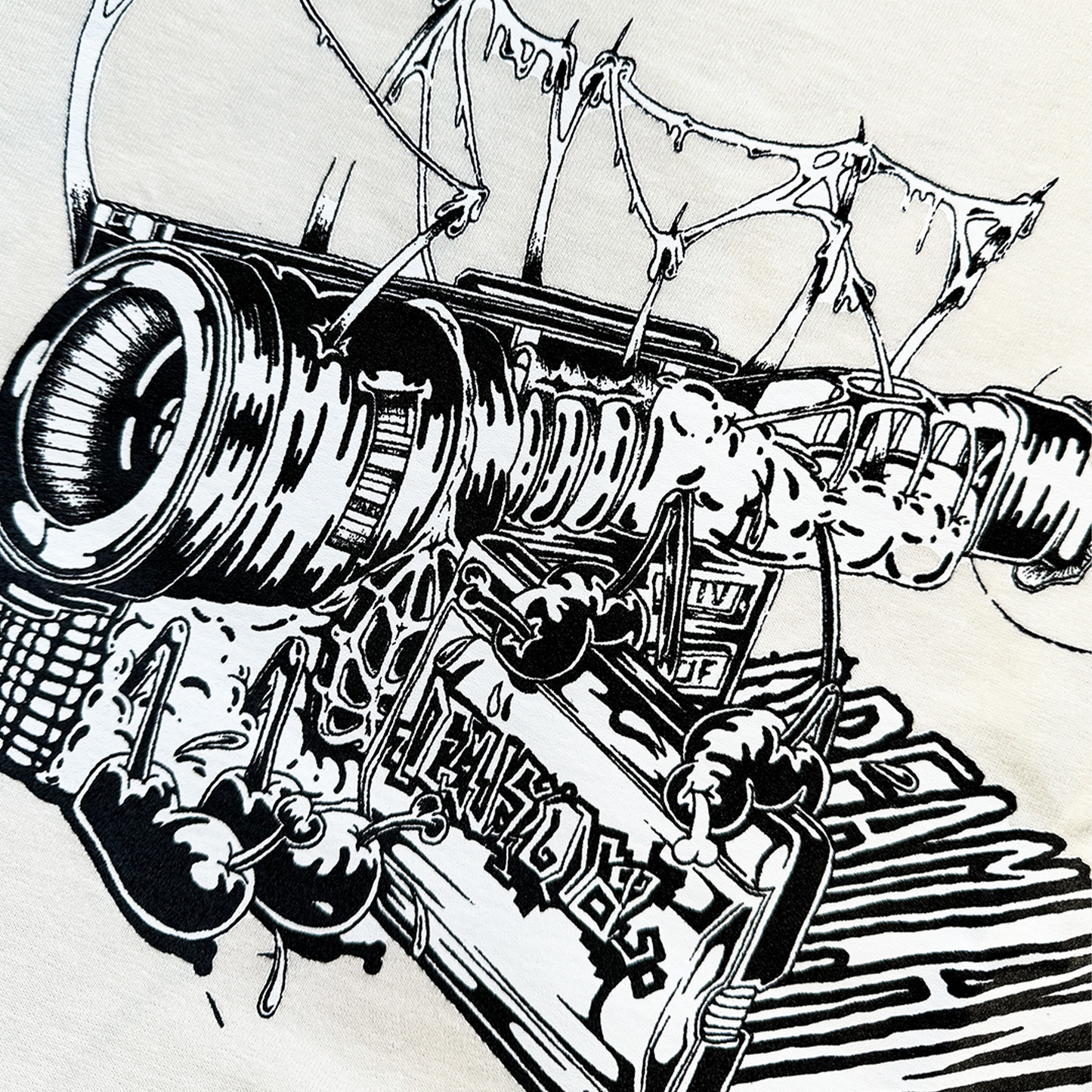 Earthworm Zombie Cam Tee